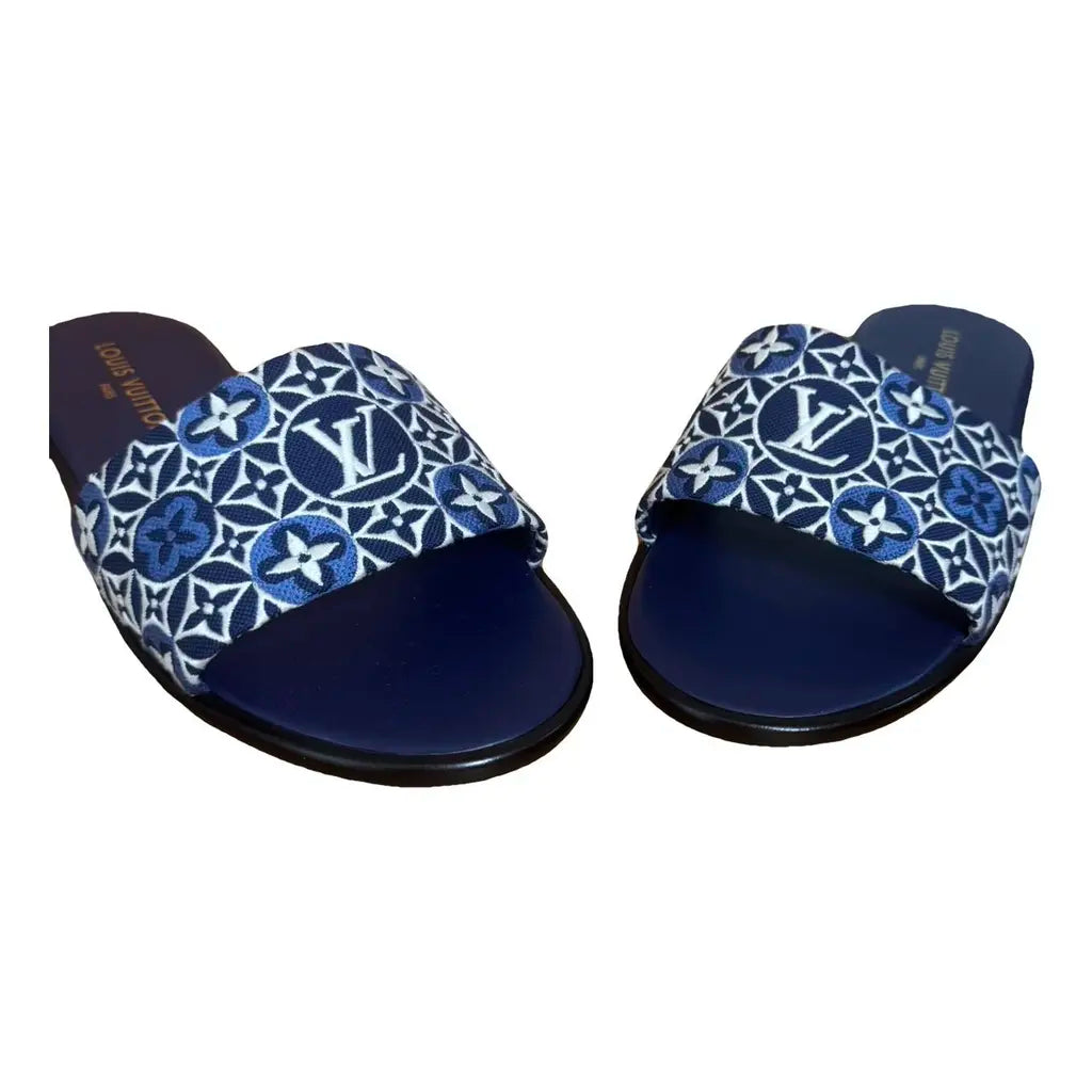 LOUIS VUITTON EMBROIDERY FLATS – BLUE