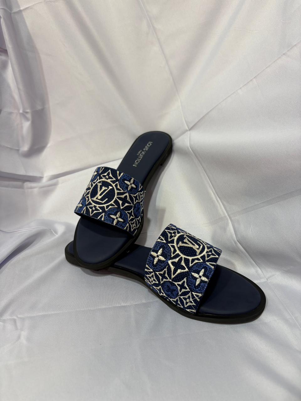 LOUIS VUITTON EMBROIDERY FLATS – BLUE